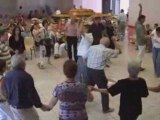 Danse le monde et à chauché la brioche