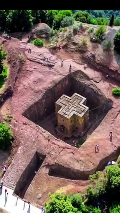una iglesia, una piedra