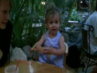 Mijn nichtje die nogal blij doet!