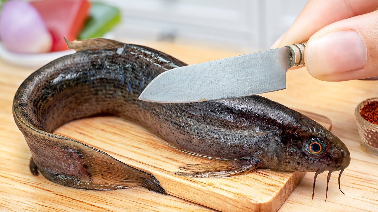 Catch and Cooking Loach in Mini Kitchen 🐍 Delicious Miniature Loach Recipe Idea - Mini Yummy