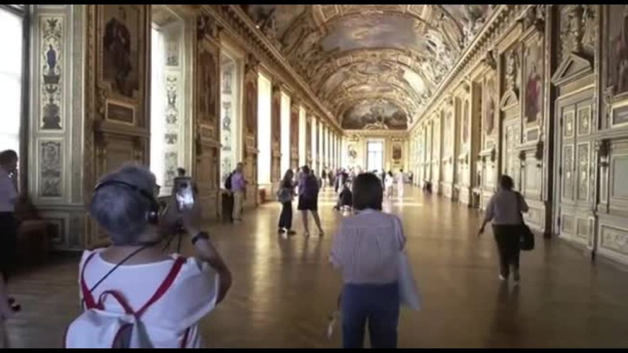Louvre, la Galleria di Apollo riapre dopo il maxi-furto