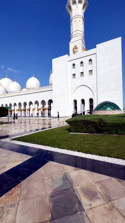 L'EXTERIEUR de la Mosquée d'Abou Dhabi