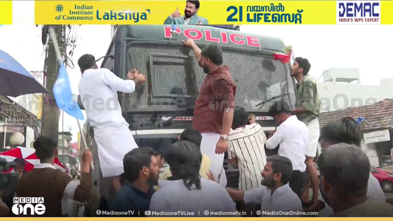 ഡൽഹിയിലെ സമരത്തിനൊപ്പം പാലക്കാട്ടെ യൂത്ത് കോൺ​ഗ...