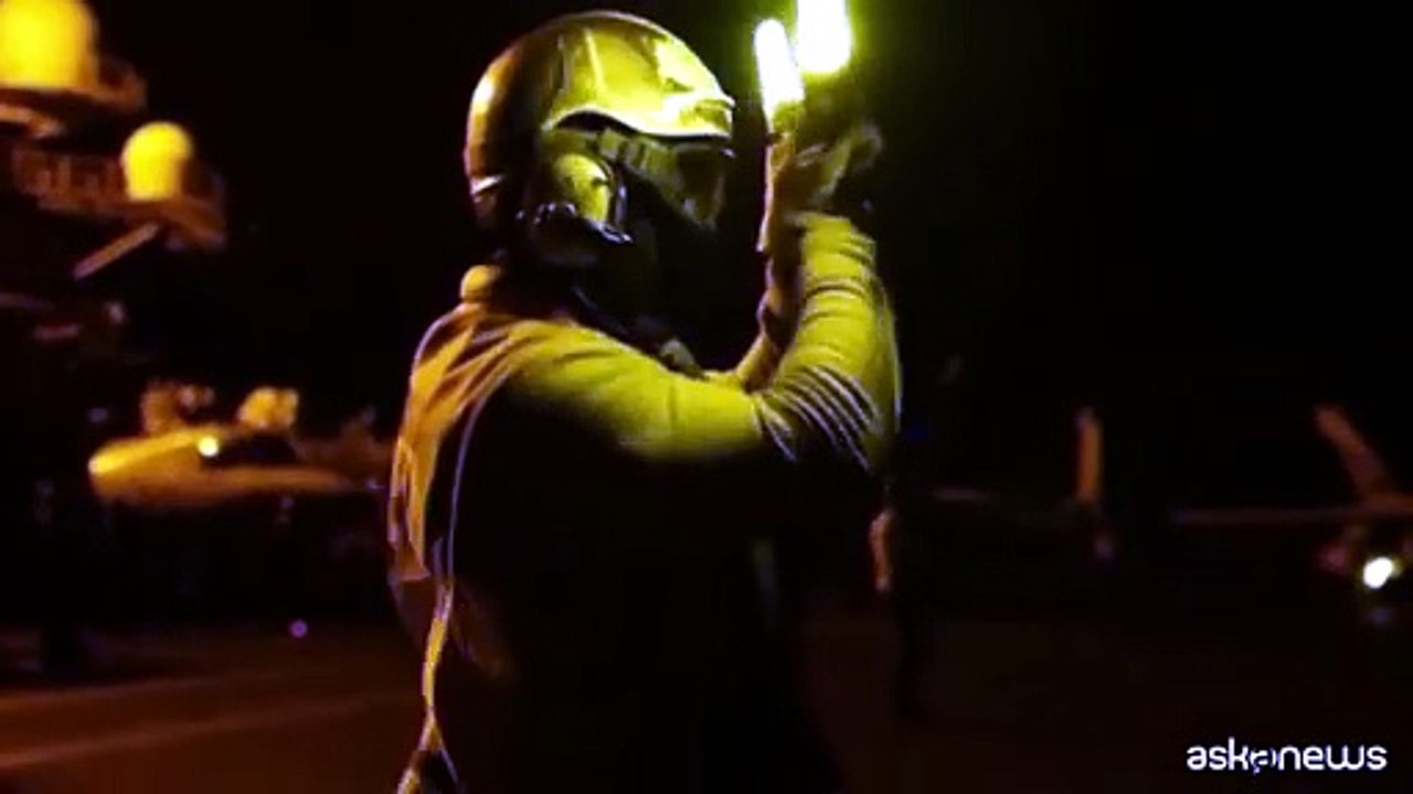 Undicesima notte di raid Usa in Iran, le immagini
