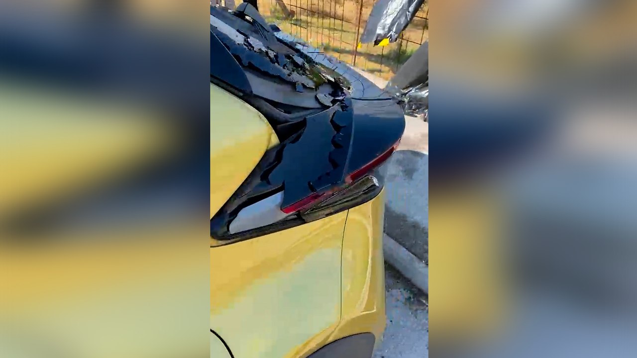 Tempesta di grandine nelle Marche: auto danneggiate
