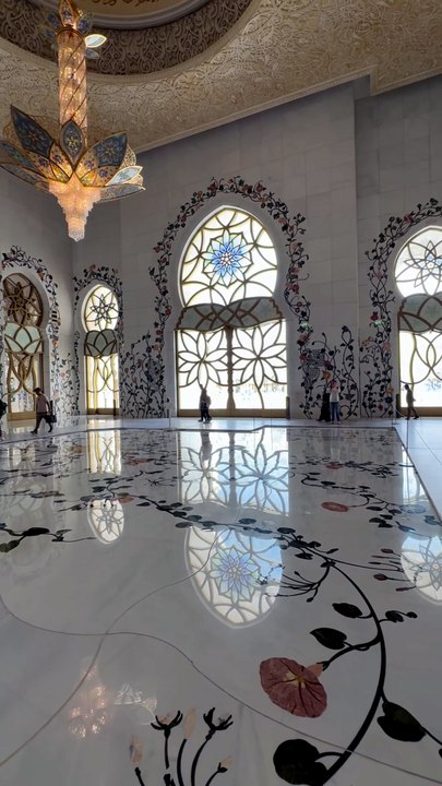 L'INTERIEUR de la Mosquée d'Abou Dhabi