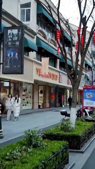 👴 Everyone Ignored Bullied Old Man—But One Poor Girl Helped, and the CEO Fell for Her Instantly 💖💼 [Full Movie]