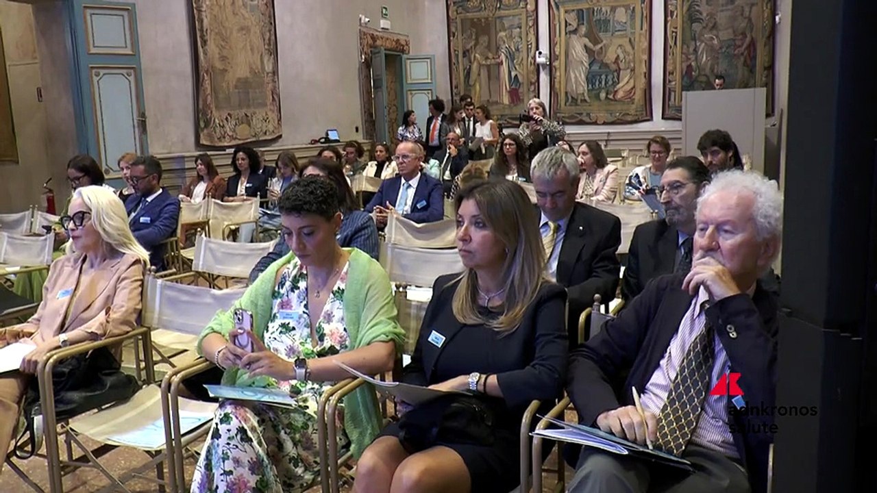 Tumori, Net: esperti, ?bene nuove terapie ma ripensare modelli di presa in carico e cura'