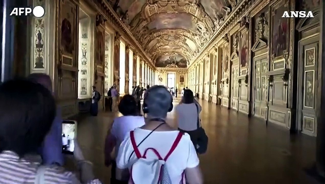 Louvre, la Galerie d’Apollon riapre al pubblico dopo il furto dell'ottobre 2025