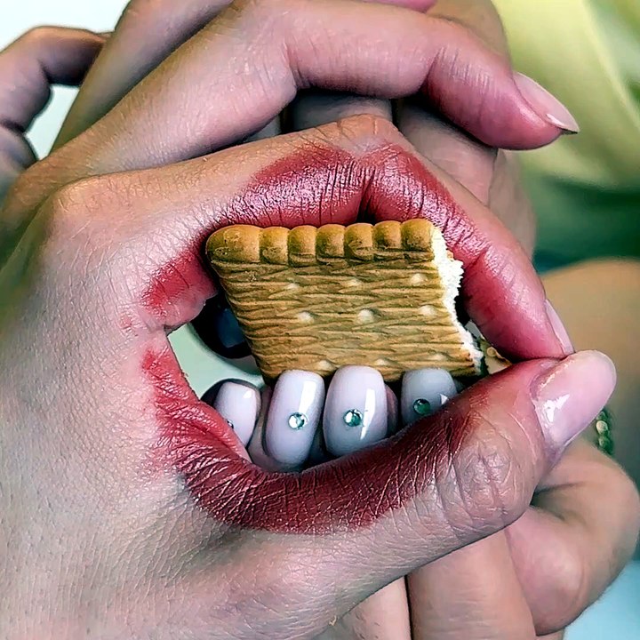 The coolest lipstick nail trick ever! 💅💋