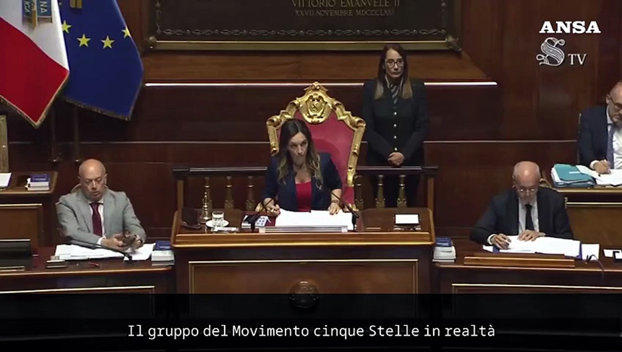 M5s occupano banchi per caso Delmastro, cartelli: “Fuori le chat”