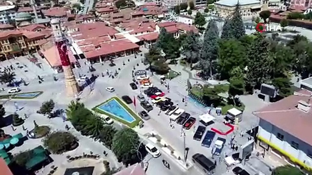Çorum’da klasik otomobil rüzgarı: Vatandaşlar büyük ilgi gösterdi