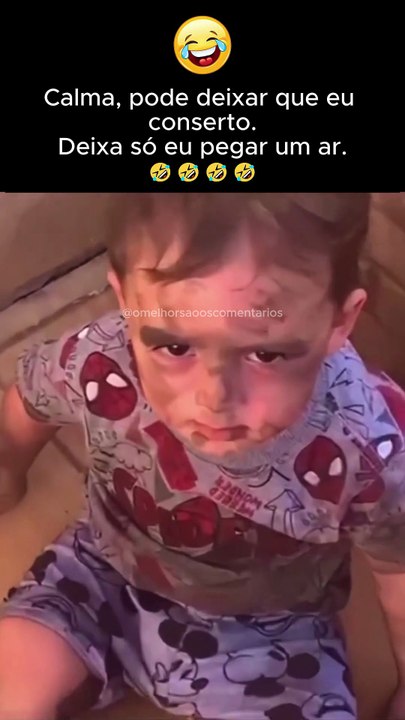 Criança em casa aprontando. 🧒🧒🧒🧒