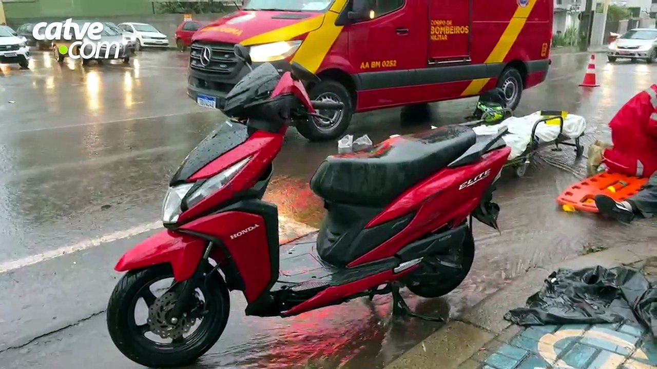 Piloto fratura a perna em acidente entre duas motos no Bairro Neva