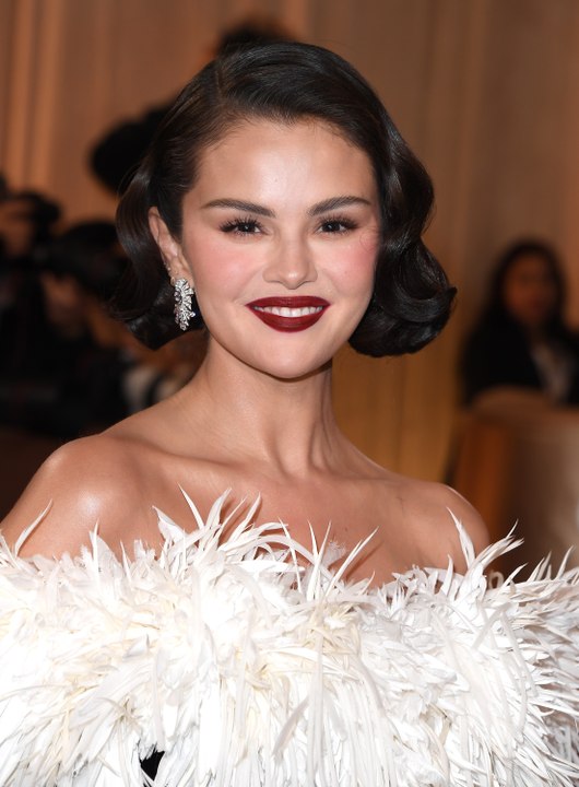 Des "Sorciers de Waverly Place" à l'ère Rare Beauty : l'évolution des looks beauté de Selena Gomez