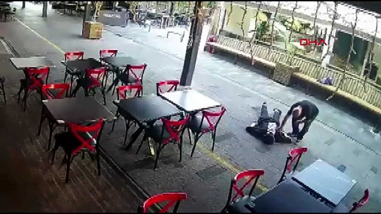 Vicdansızlığın böylesi! Yardım etmek yerine cebindeki parayı aldı
