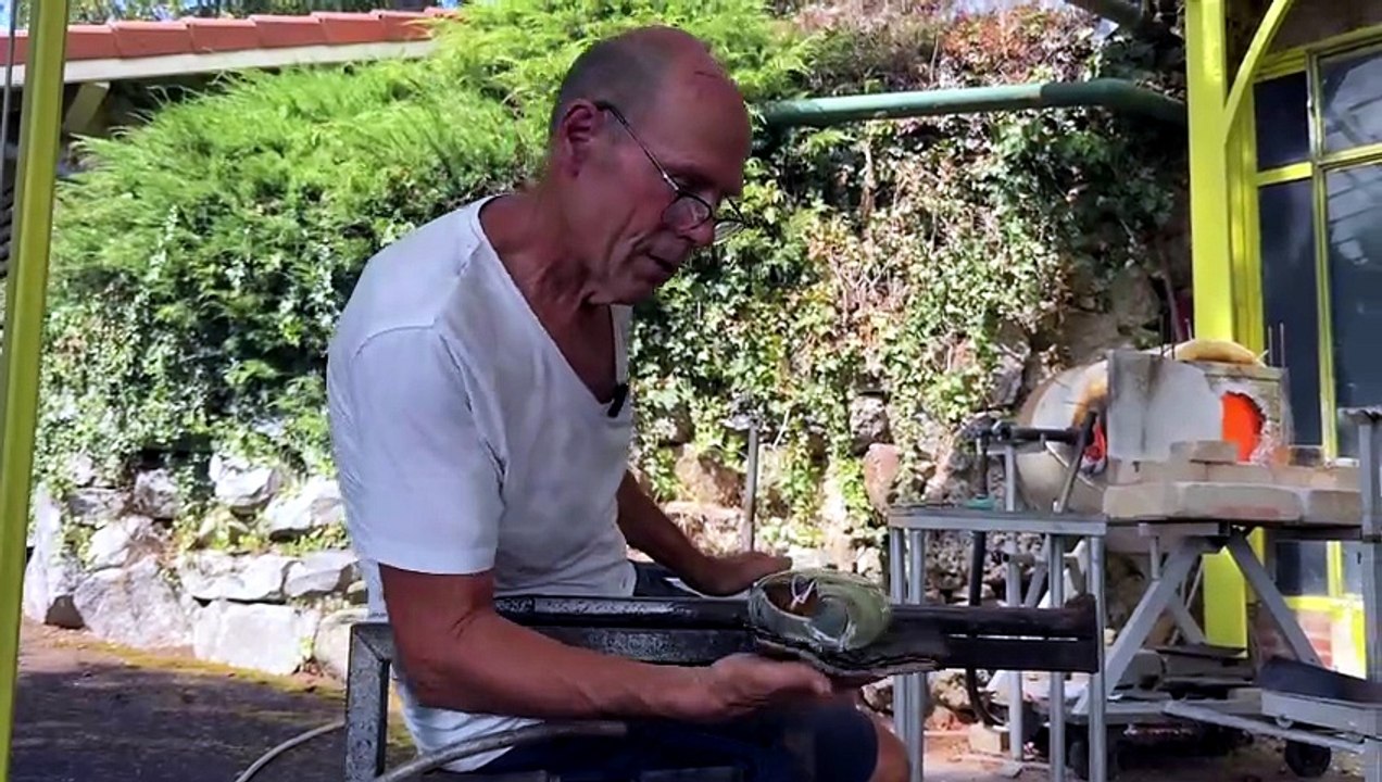 Pierre Marion, un des derniers souffleurs de verre de la Loire