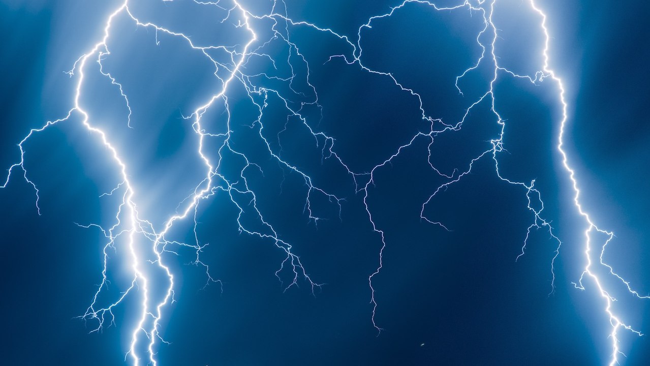 Lightning cleans the atmosphere? Reexamining 2012 data that challenged scientists