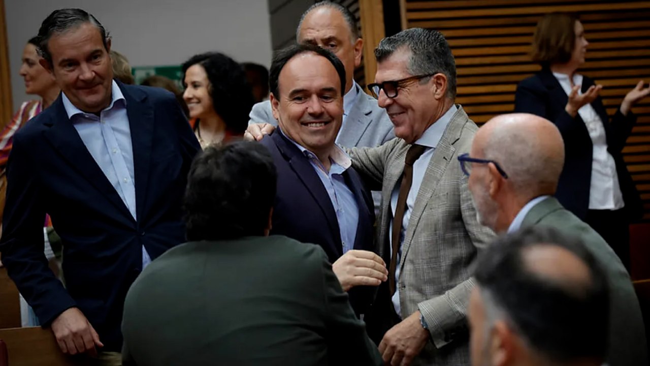 Llorca niega que la "prioridad nacional" de sus presupuestos sea "distinguir por color de piel"