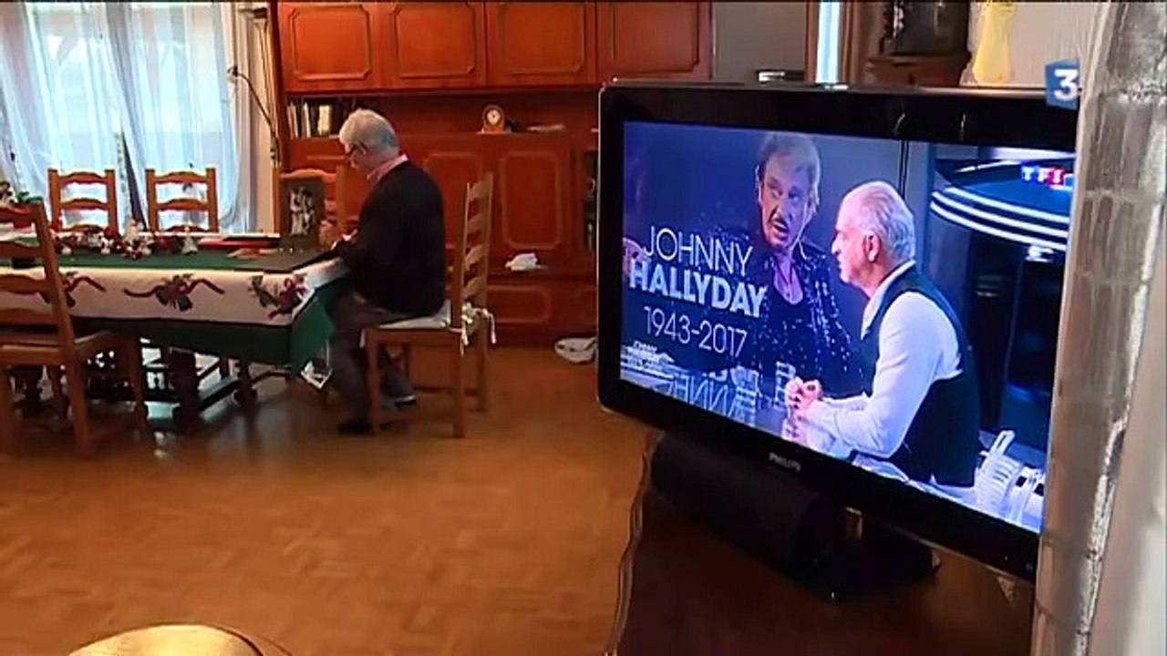 2017 - Johnny Hallyday : d'anciens appelés racontent leur service militaire avec lui à Offenburg dans le 19/20 – Édition des Régions de France 3 (6 Décembre)