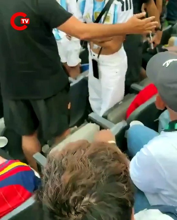 Acun Ilıcalı’nın eşi Çağla Ilıcalı, Dünya Kupası finalinde, tribünde oturmalarını isteyen bir taraftarla tartıştı.