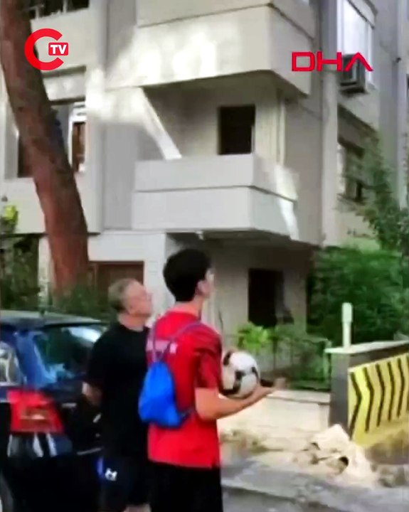 Maltepe'de kadına şiddet iddiasını duyan mahalleli balkona çıkan kişiye taş attı