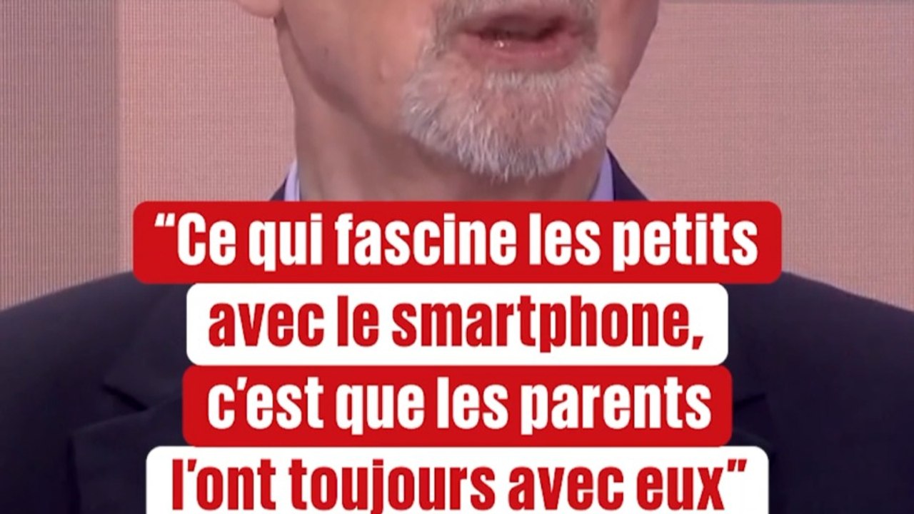 "Ce qui fascine les petits avec le smartphone, c'est que les parents l'ont toujours avec eux"