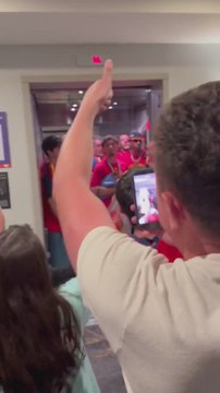 La reacción de unos niños al encontrarse a Lamine en un ascensor tras ganar el Mundial