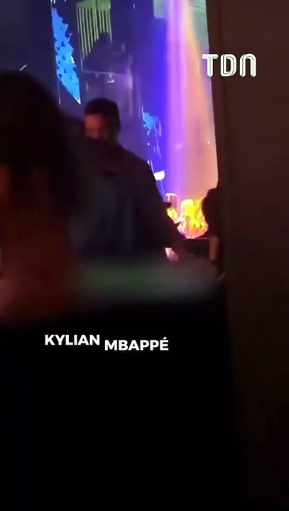 Kylian Mbappé et Ester Expósito à nouveau aperçus très complices en boîte de nuit à Miami
