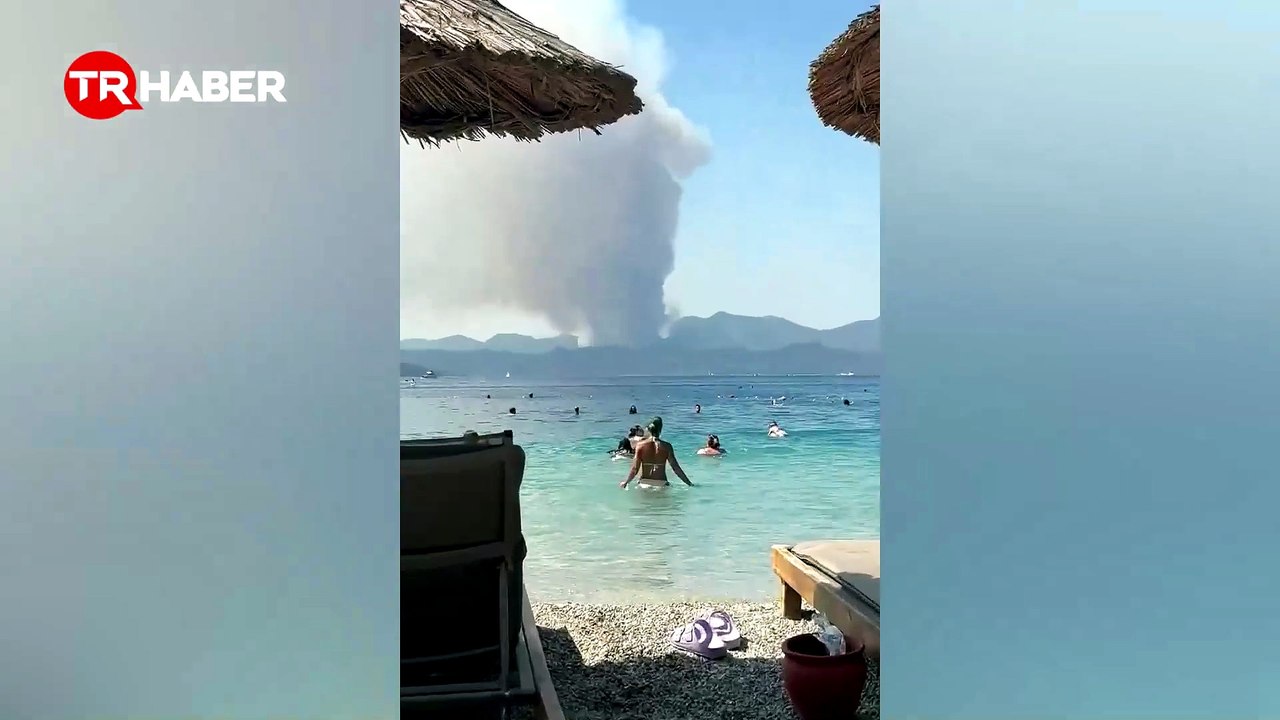 Fethiye'de çıkan orman yangınına havadan ve karadan müdahale ediliyor-2