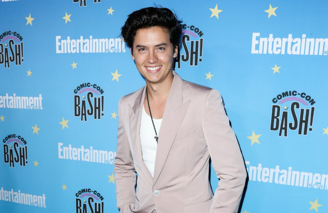 Cole Sprouse aurait donné un coup de poing à KJ Apa sur le tournage de Riverdale