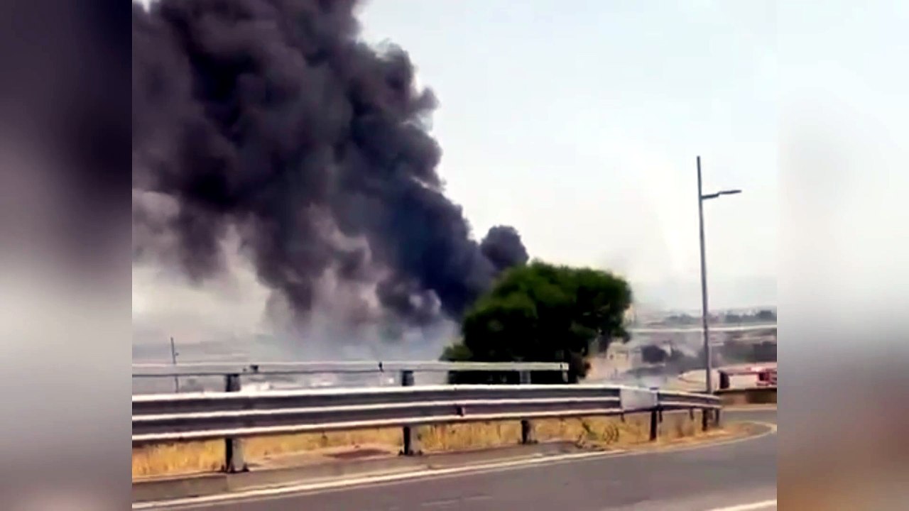 L'isola brucia, un grosso incendio minaccia la Statale