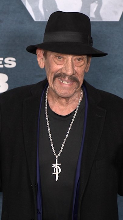 Danny Trejo realizes woman on L.A. tourist bus is his niece, the daughter of his estranged sister