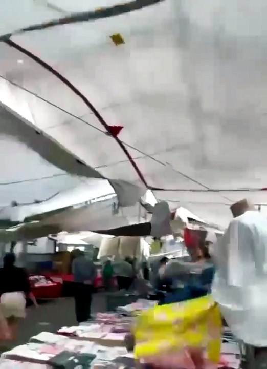 Şiddetli rüzgar Çayırova pazarını birbirine kattı! Alın teri fırtınaya teslim oldu