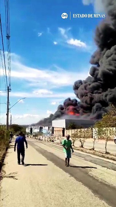 Incêndio atinge edificação industrial em Perdigão