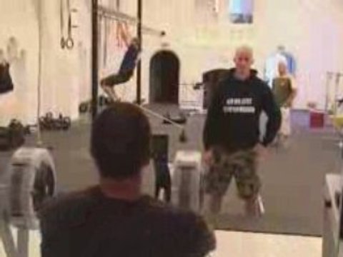 MZ prøver WOD i Crossfit-kirken