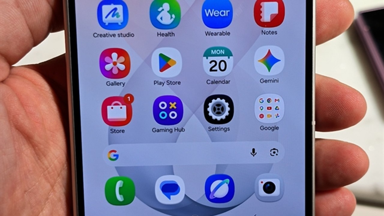 Samsung Overhauls Foldable Phones Ahead of Apple's Launch