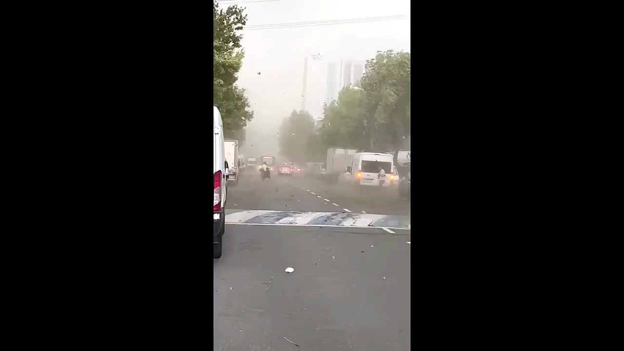İstanbul'u fırtına vurdu! Mega savaş alanına döndü