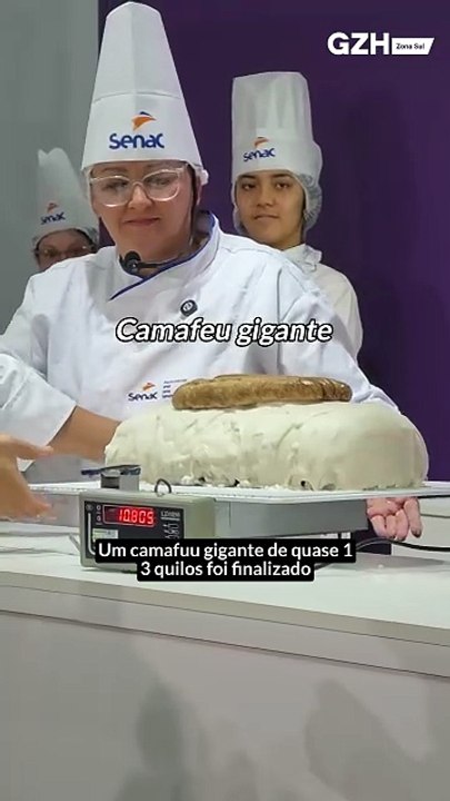 Cinco dias de trabalho e seis horas ralando nozes: Camafeu gigante com quase 13 quilos é preparado n