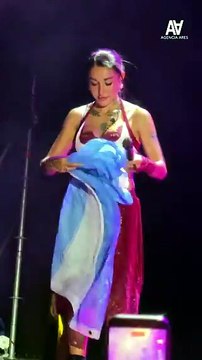 Tras la final del Mundial, Maria Becerra levantó la bandera de Argentina en su show en Barcelona