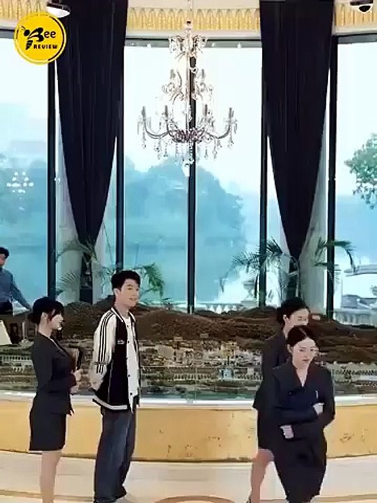 Bị bạn gái phản bội tức hộc máu, chàng trai kíc...