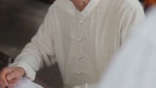 集團傳著一句心照不宣的話 周聿深的行程從不為任何人停留 直到她分手那天因醉酒蜷在街角等車 朦朧間看見那輛從不駐足的黑色轎車在他面前停駐_2