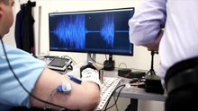 Cinco implantes cerebrales devuelven el movimiento y la sensación a un hombre paralizado
