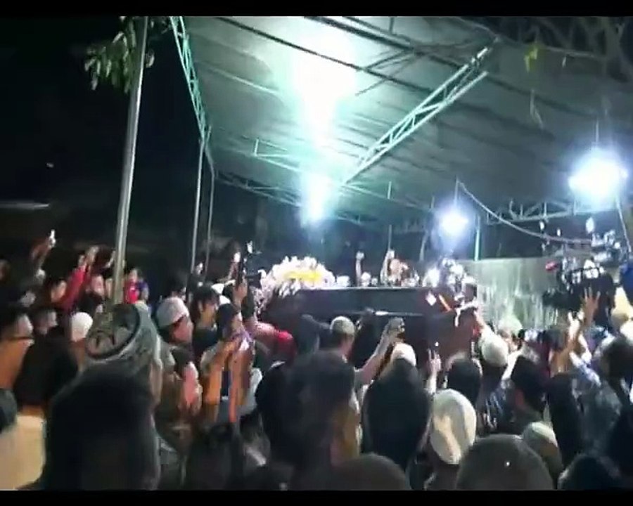 TANGISAN SAAT PEMKMAN NISA PRAMUGARI AIR ASIA QZ8501
