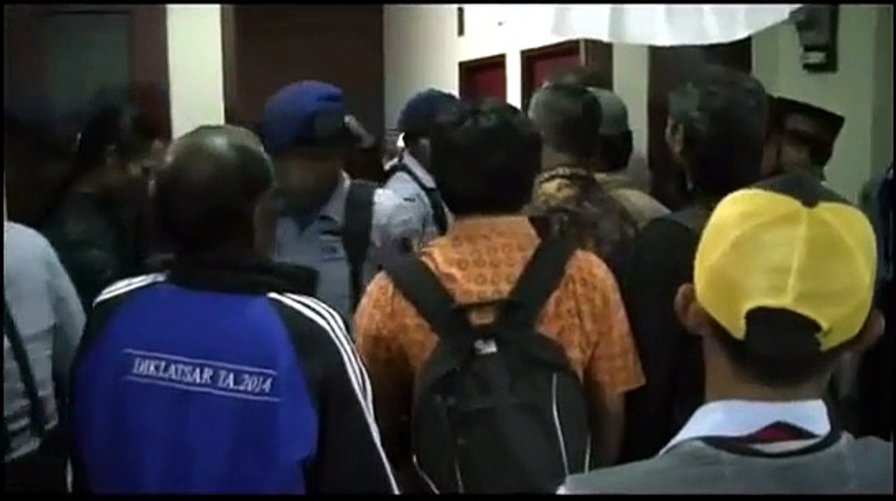 ISAK TANGIS PARAMUGARI AIR ASIA WANTI TIBA DIRUMAH