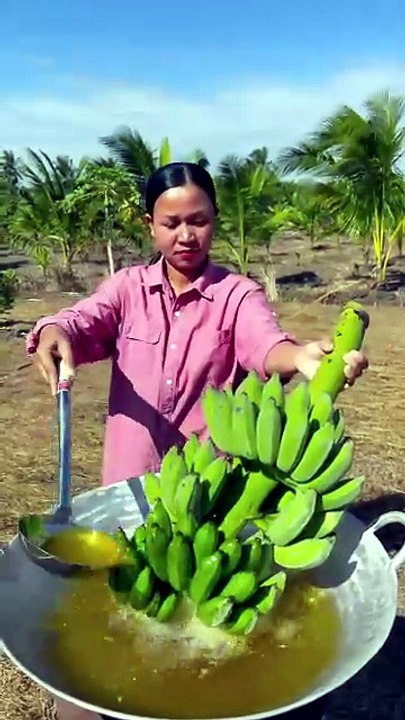 Fried chicken with fresh banana #food #fyp #cooking #viral