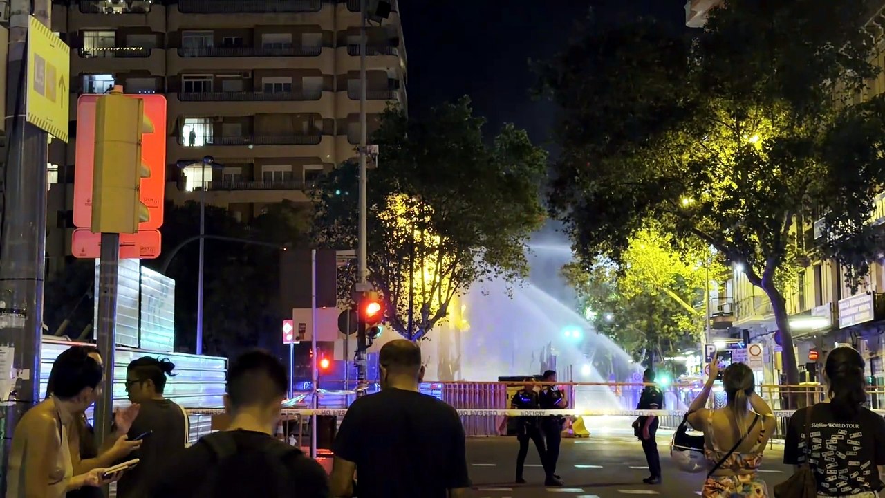 Dos ferits greus en un explosió de gas a Sants