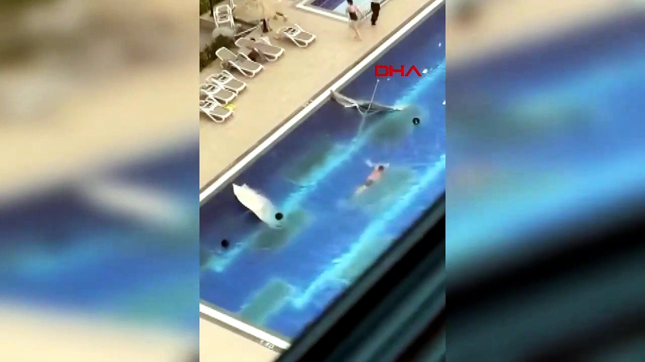 İstanbul’da fırtına hayatı felç etti! Çatılar uçtu, ağaçlar devrildi