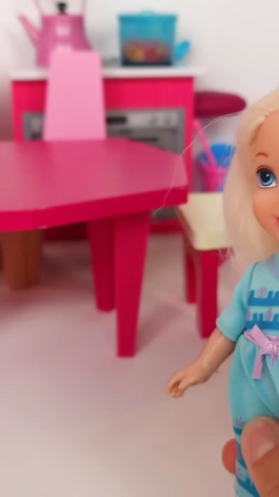 Elsie and Annie sneak out for a midnight snack, but guess who catches them in the act? Watch as they try to sneak their favorite treats and get caught by Mommy! #midnightsnack #sneaking #sneakoff #sneakout #cought #storiesforkids #pretendplay #elsadollvid