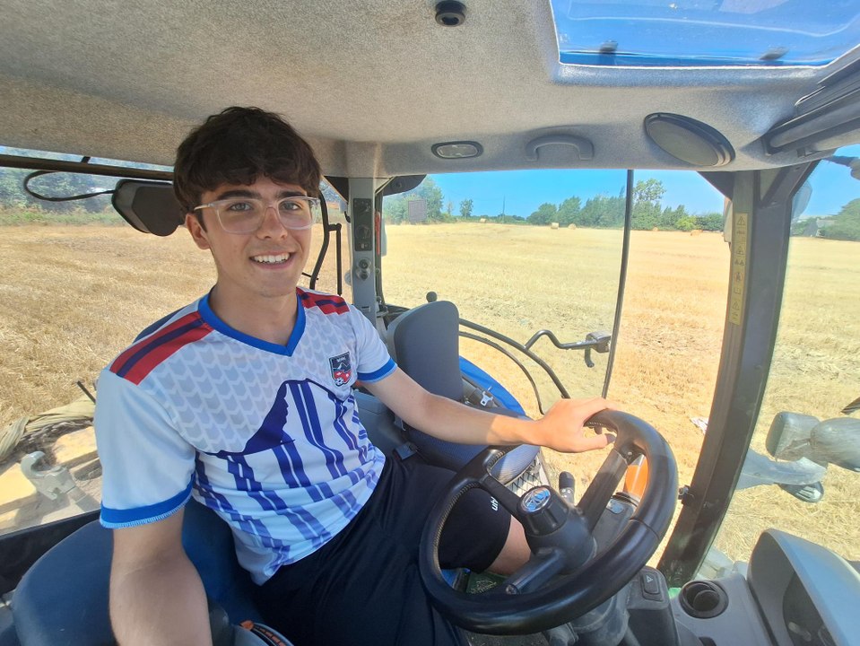 A 16 ans, il fait ses premières moissons en Bretagne
